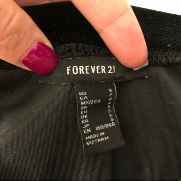 Forever 21 black velour crop sweatshirt - Picture 3 of 3